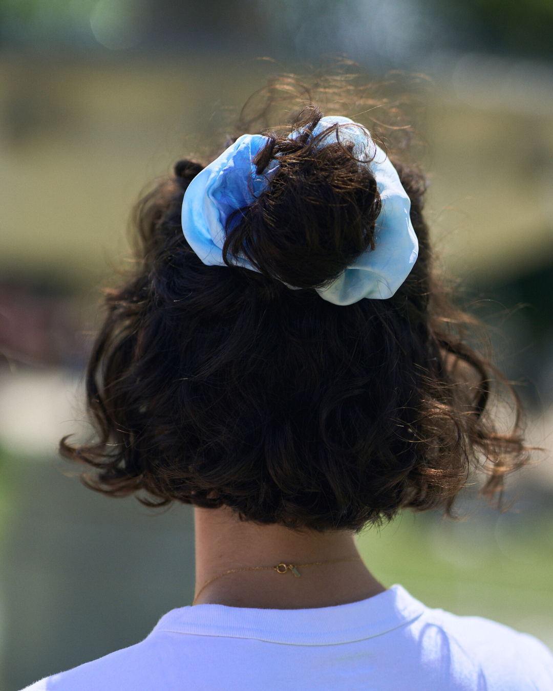 Chouchou Regular en soie pongé teint à la main à Paris selon la technique Shibori – motif Itajime