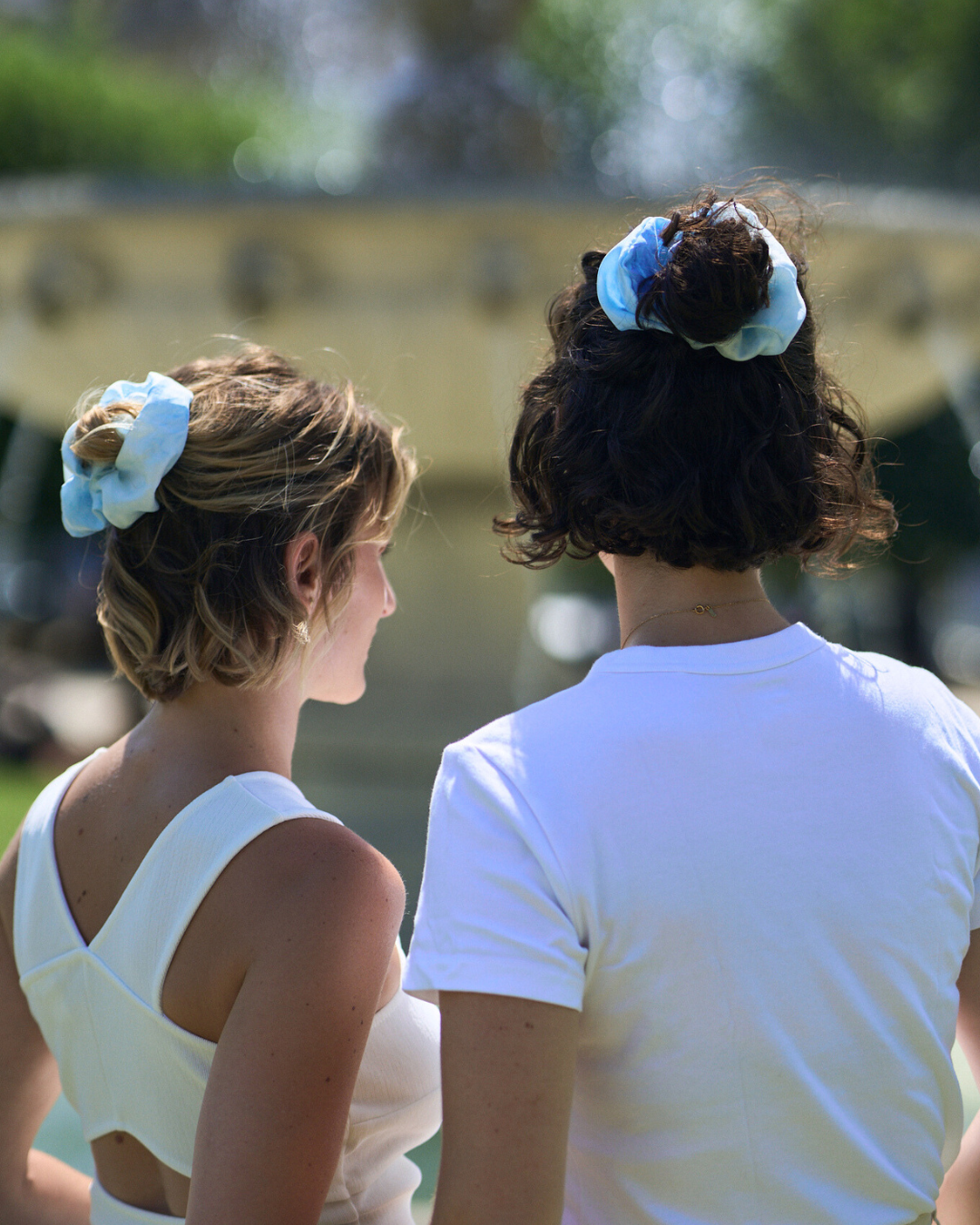 Chouchou Regular en soie pongé teint à la main à Paris selon la technique Shibori – motif Itajime