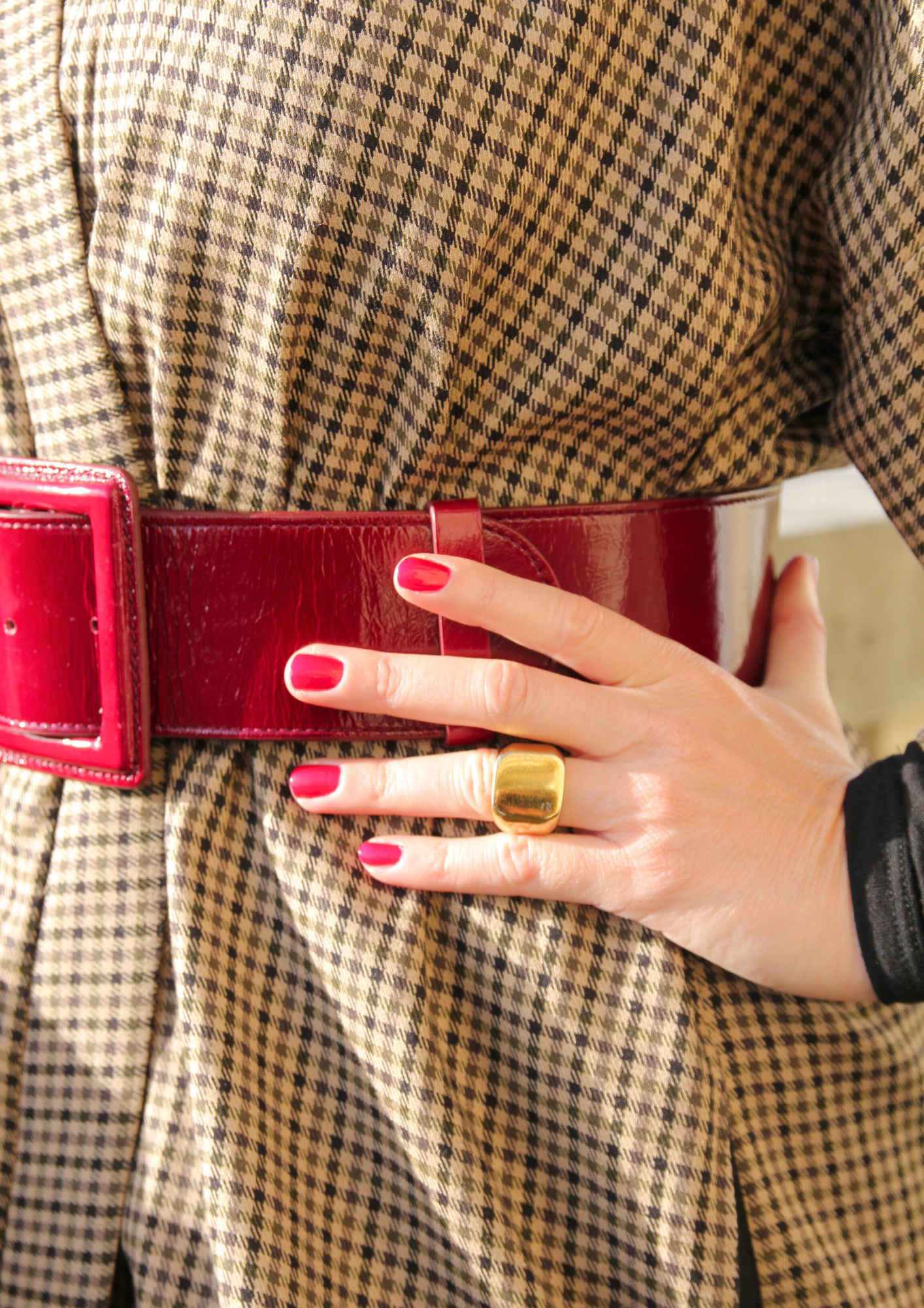 Découvrez notre kimono en motif pied-de-poule, alliant chic et décontraction. Parfait pour une allure sophistiquée à la maison ou en superposition sur une tenue élégante.