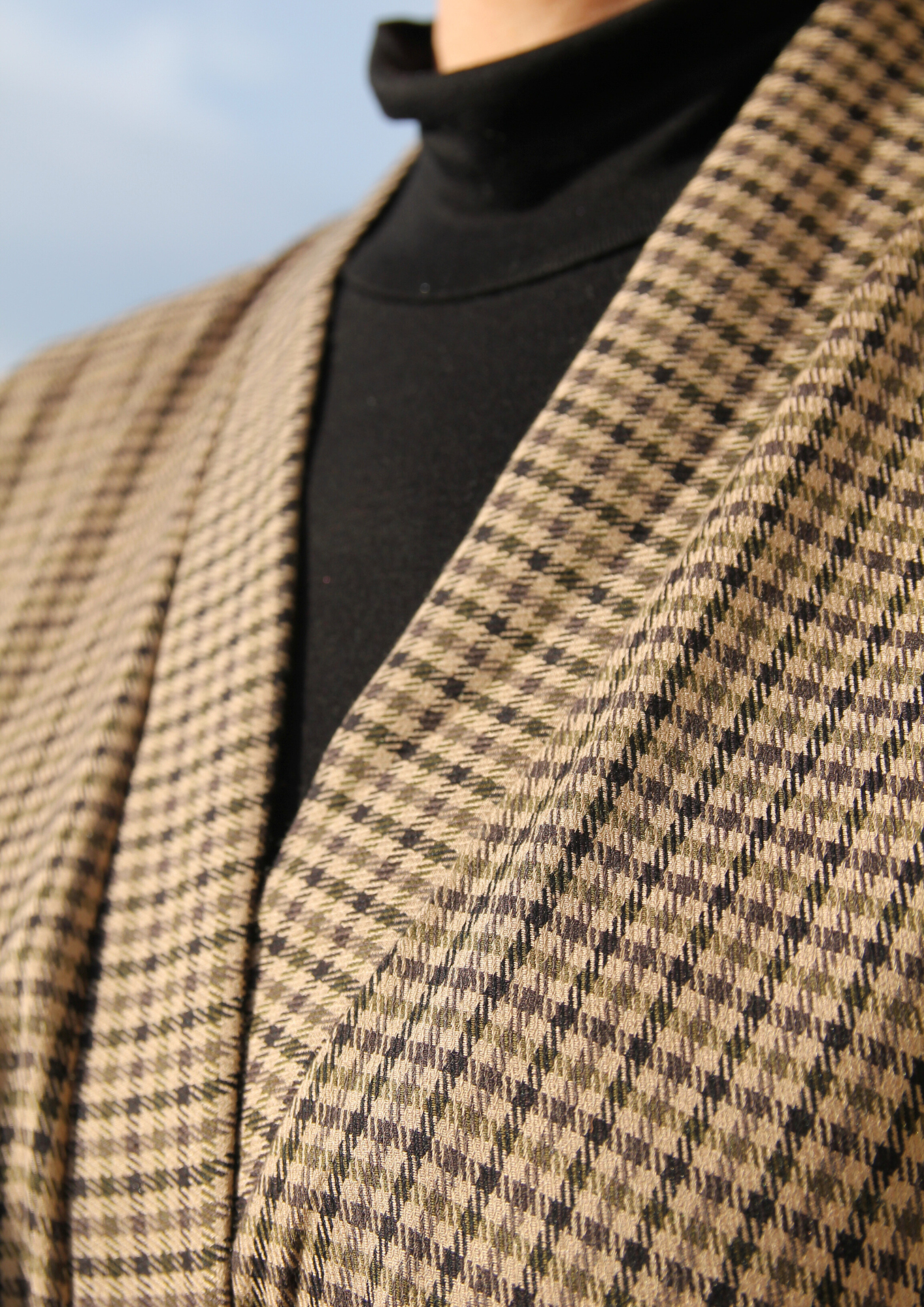 Découvrez notre kimono en motif pied-de-poule, alliant chic et décontraction. Parfait pour une allure sophistiquée à la maison ou en superposition sur une tenue élégante.